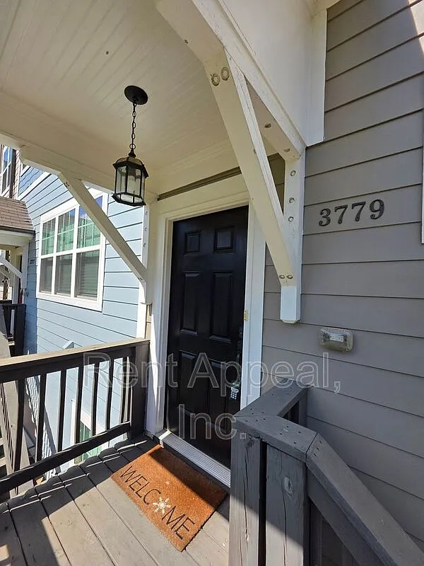 4 bed, 3.5 bath, 2134 sqft, $2,795 — Photo 2