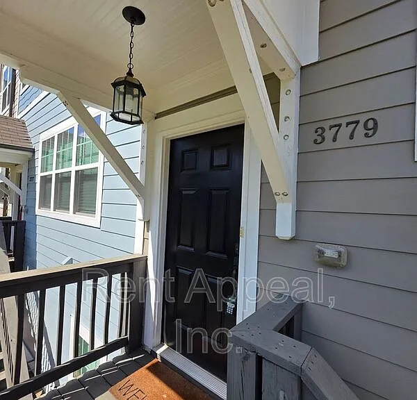 3779 Oxford Cir — Photo 2