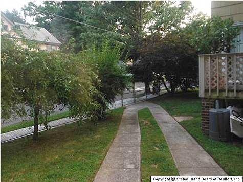 4th image of 427 Hoyt Ave