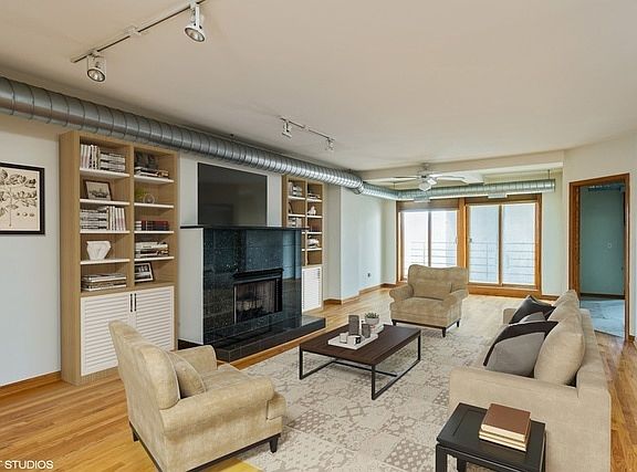 2nd image of 3160 N Lincoln Ave Unit 304