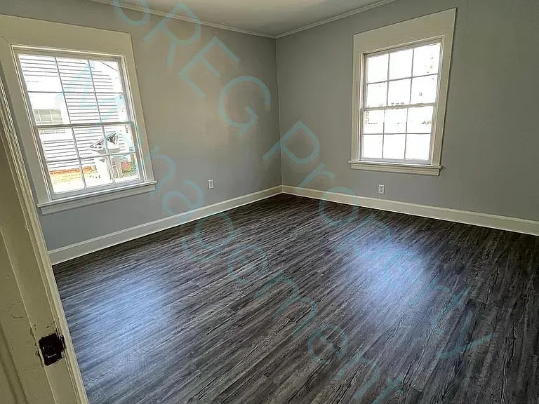 1109 E Moore Ave — Photo 2