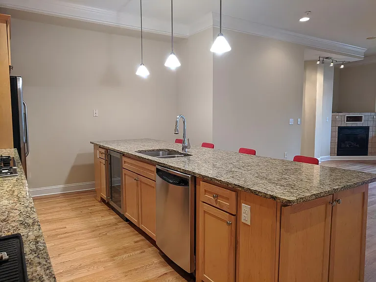2929 McGee Trfy #406 — Photo 6