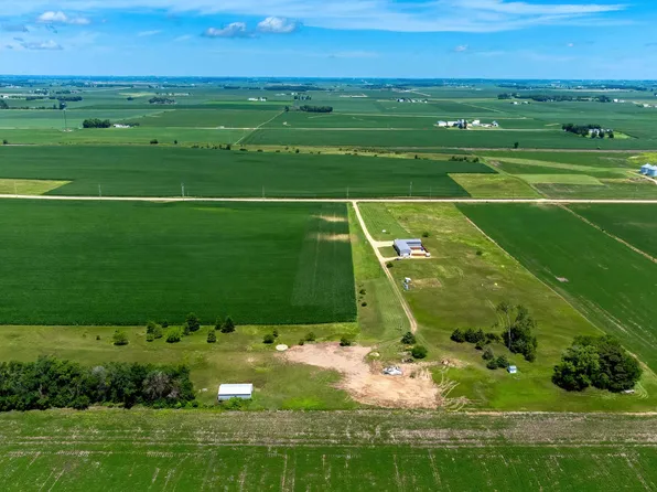 1811 245th St, Calamus, IA 52729