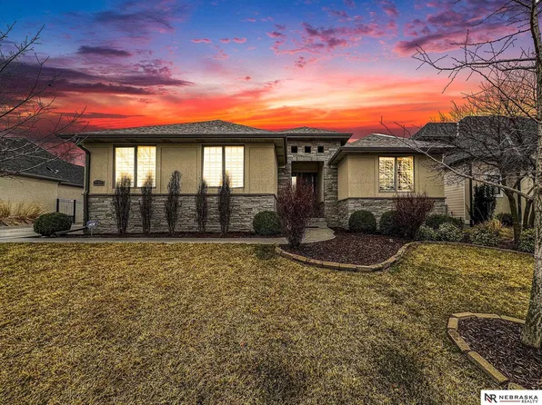 9321 Ravenwood Ln, Lincoln, NE 68526