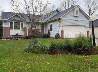 38383 Palmer Rd, Westland, MI 48186