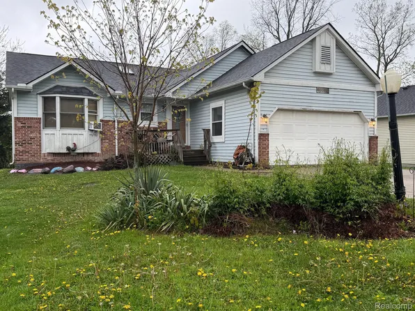 38383 Palmer Rd, Westland, MI 48186