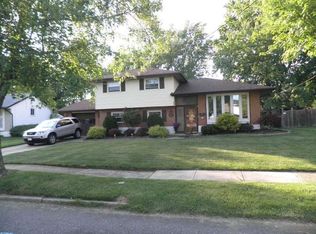 995 Sherbrook Cir, Somerdale, NJ 08083