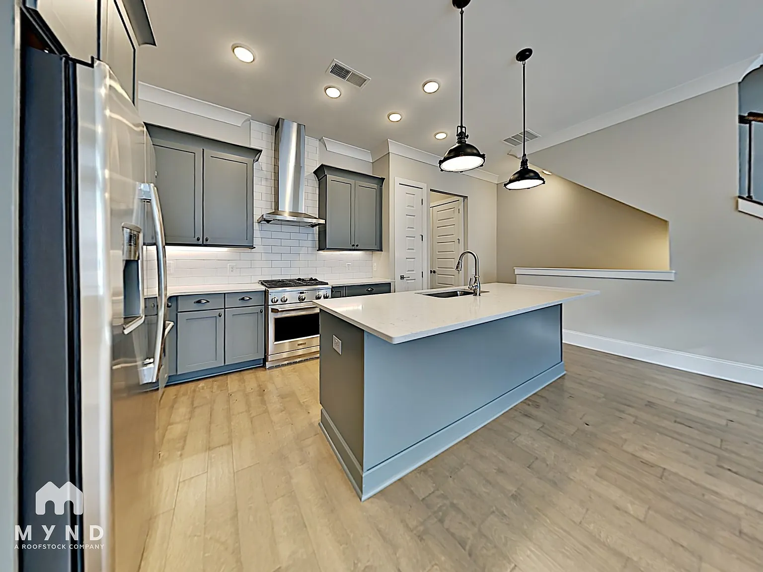 3 bed, 3.0 bath, 2074 sqft, $3,795 — Photo 4