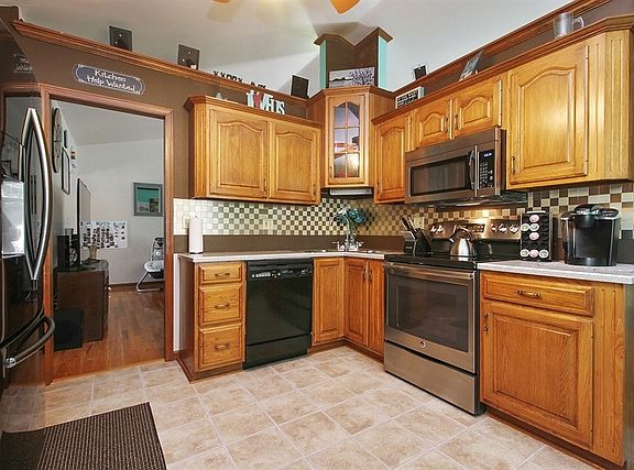 3rd image of 216 Greenbriar Ln