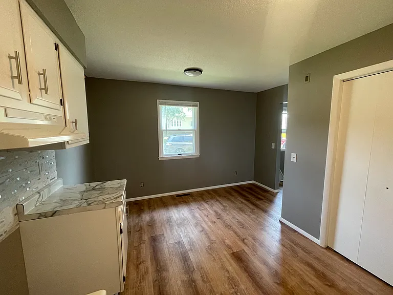 304 N Independence St #B — Photo 7