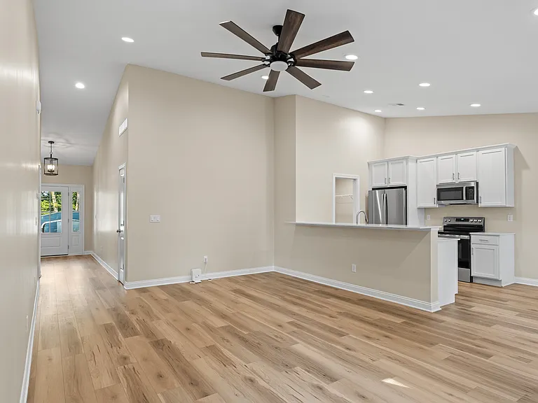 1562 Lincoln Ave — Photo 21