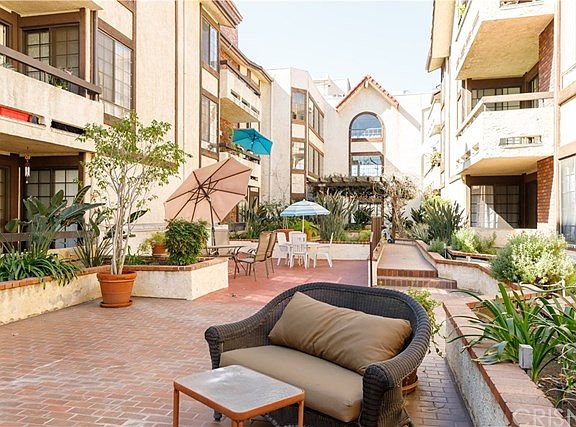 3rd image of 5534 Encino Ave APT 214