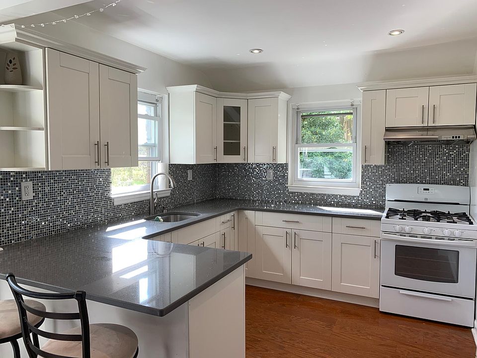 1st image of 106 Lincoln Ave #2