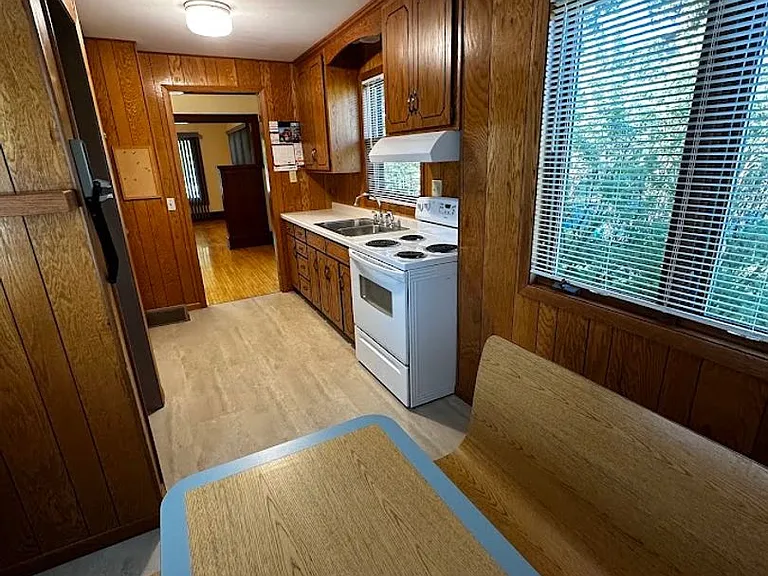 625 Iowa Ave NE — Photo 6