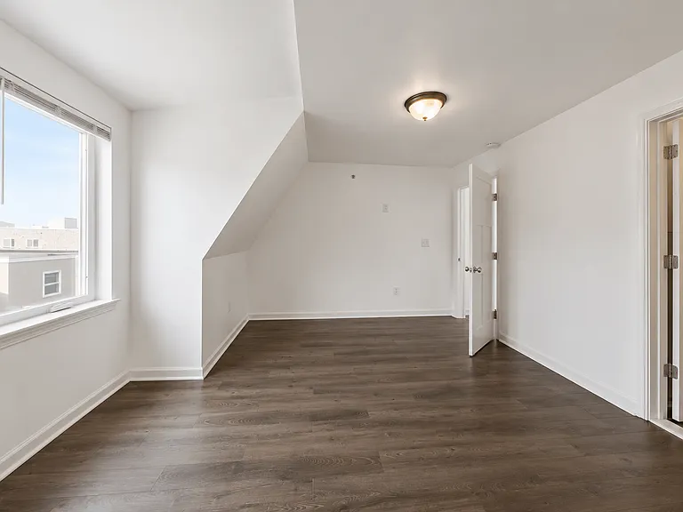 6615 Ridge Avenue — Photo 9