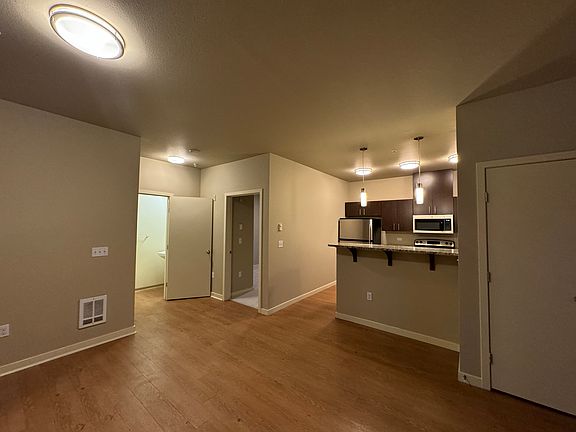 5th image of 957 Discovery Cir NE Unit 2