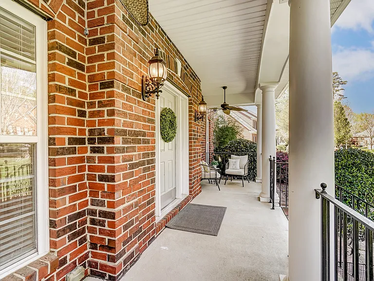 1024 Patricians Ln — Photo 4