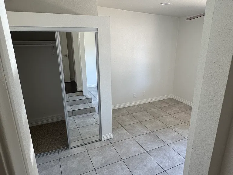 5766 Newcastle Ave — Photo 12