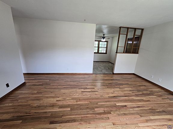 3rd image of 4004 SE Mercier St