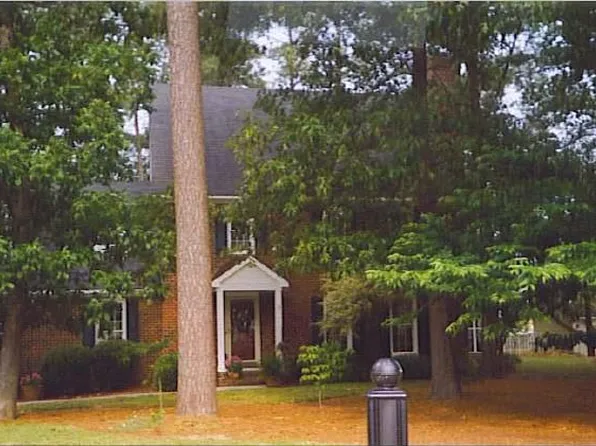 608 Longwood Pl, Fayetteville, NC 28314