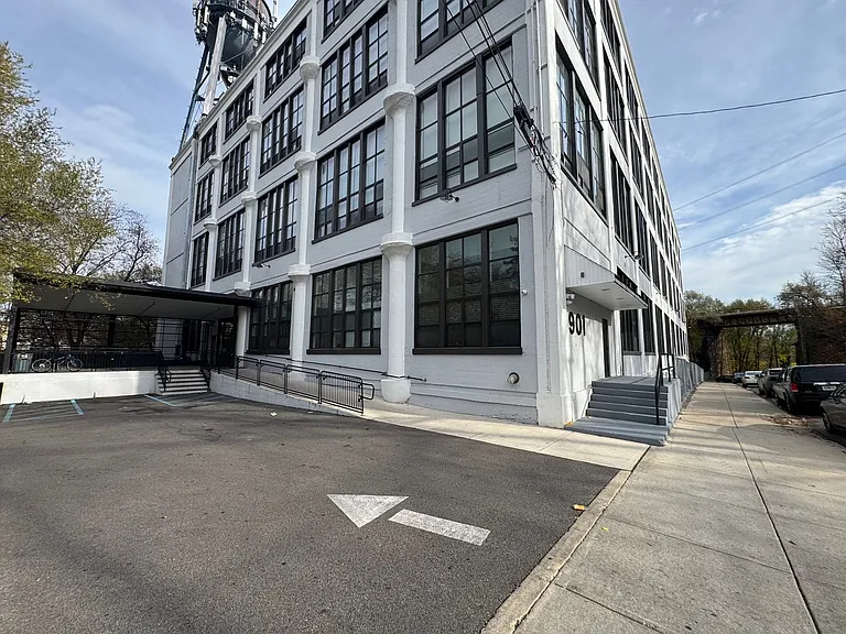 901 Quarry — Photo 3