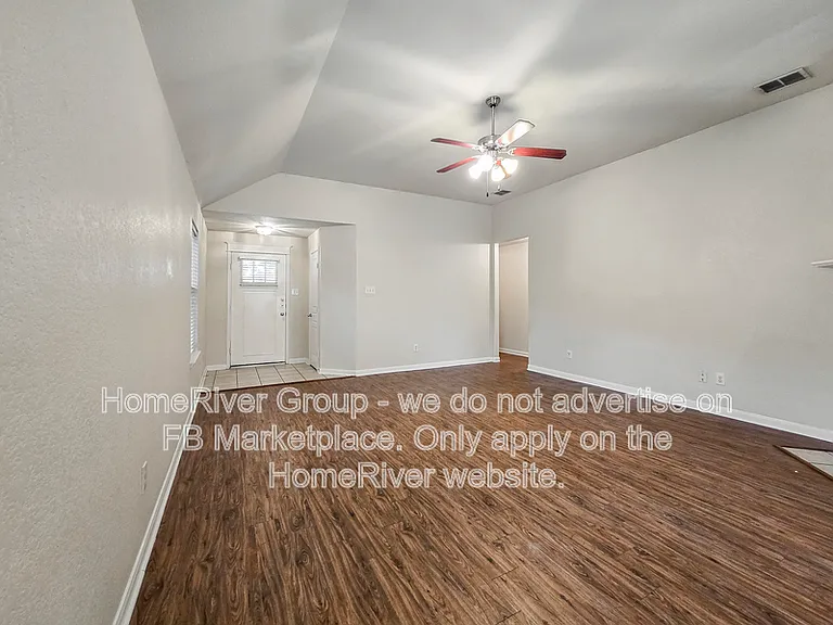 1261 Mountain Peak Dr — Photo 3
