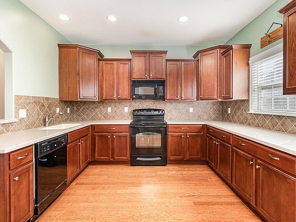 2nd image of 605 Summerville Way