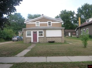 325 S 2nd St, Le Sueur, MN 56058