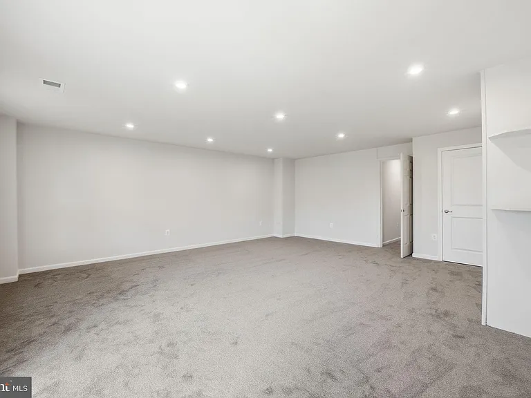 8718 Stevenson Ln — Photo 6