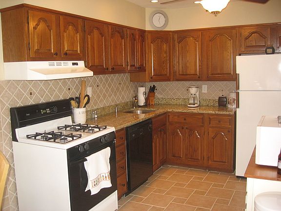 Kit w/granite and tile