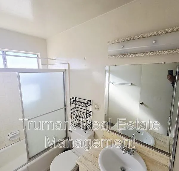 4619 Lexington Ave #5 — Photo 9