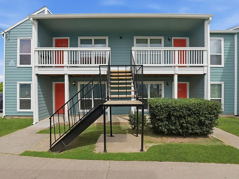 Henderson Grove Apartments — Photo 3