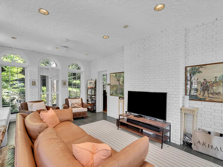 155 Paulin Blvd — Photo 10