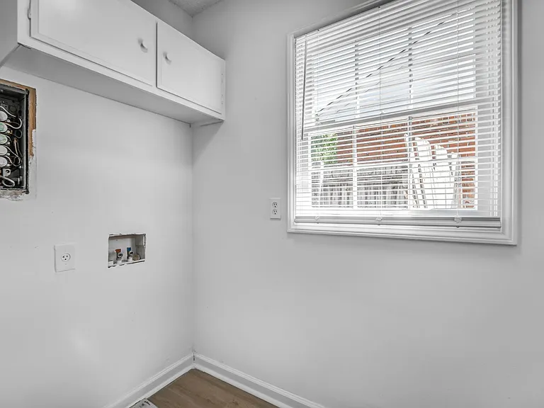 8398 Booneville Dr — Photo 12