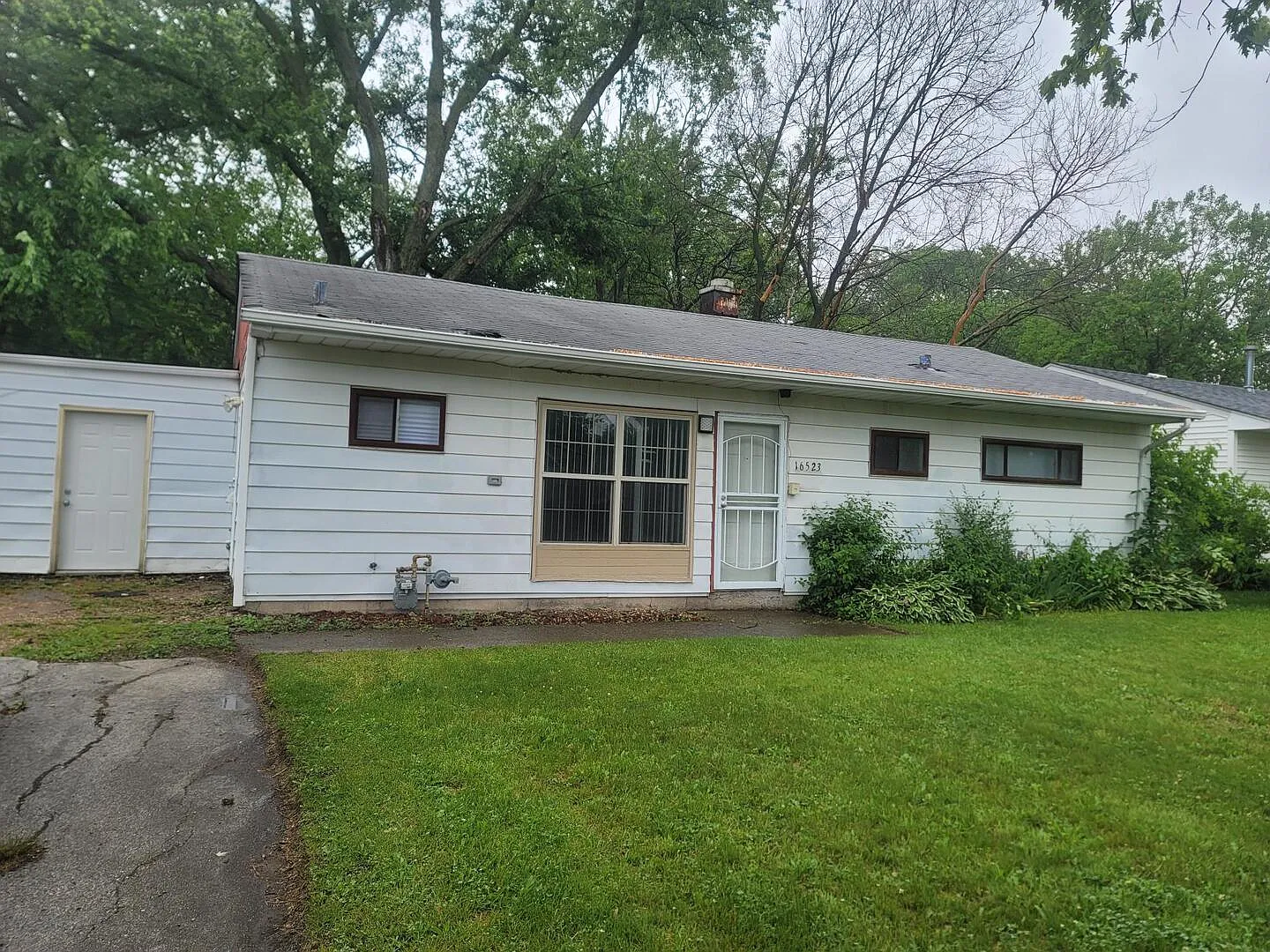 16523 Spaulding Ave photo 1