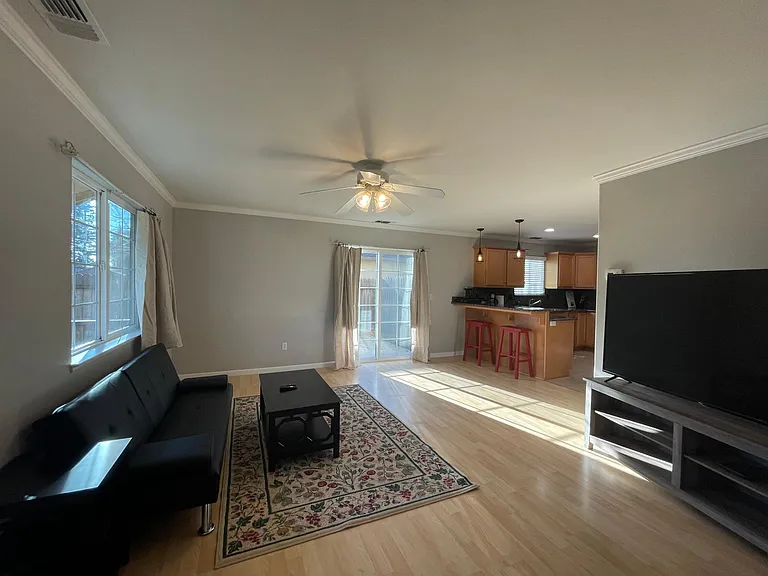 850B Shearer St — Photo 6