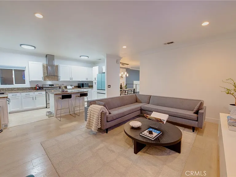 7330 De Soto Ave — Photo 14