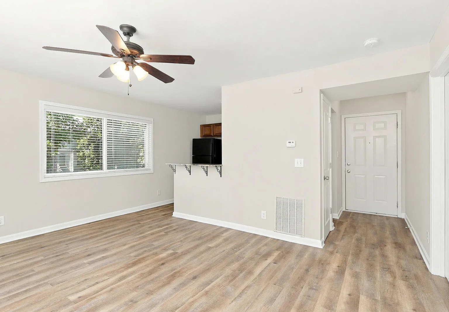 1 bed, 1.0 bath, 600 sqft, $1,295 — Photo 1