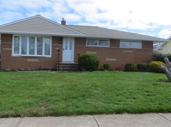 6887 Reid Dr, Parma Heights, OH 44130