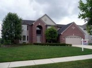 1039 Crestwood Ct, South Lyon, MI 48178