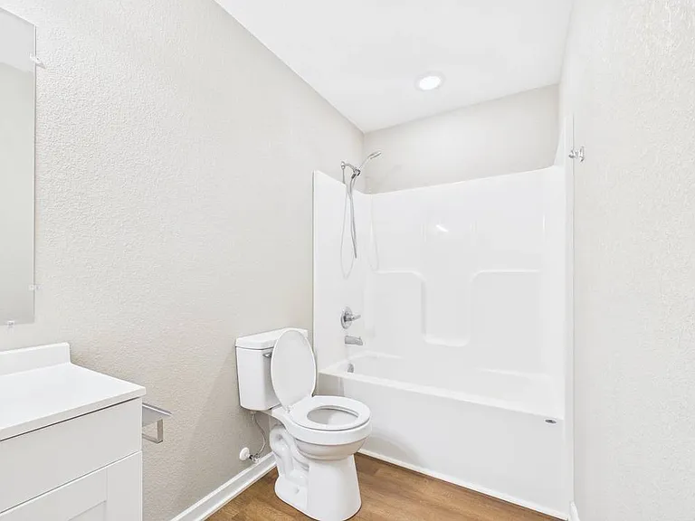 306 W Market St #B — Photo 14