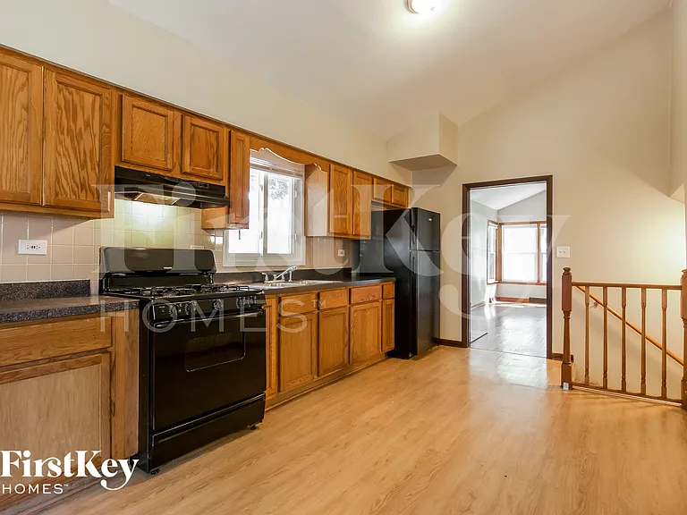 2108 Linden Ave — Photo 3