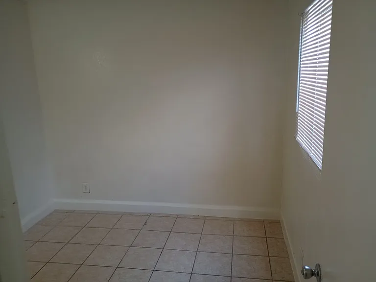 401 N D St #11 — Photo 13
