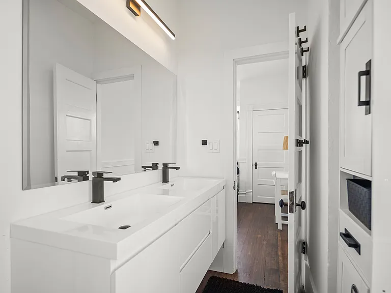 1021 E Ave — Photo 33