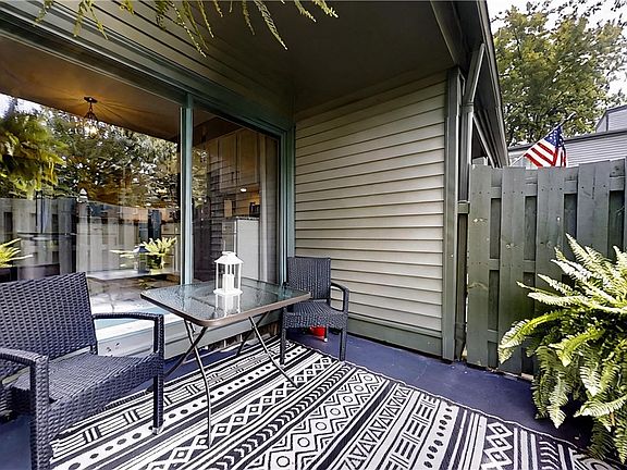 4th image of 307 Old Meadow Dr