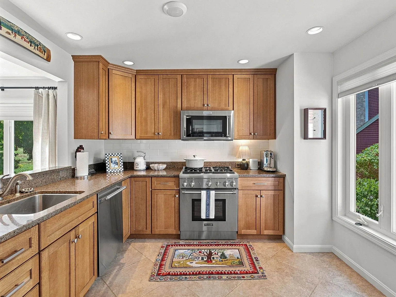 Straw Hill Condominiums — Photo 4