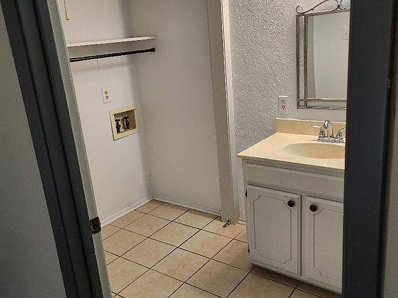 5th image of 103 Parklane Dr #103
