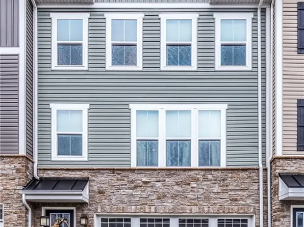 216 Crescent Pl, South Park, PA 15129