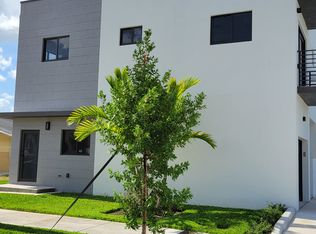 4140 SW 18th St #B, Hollywood, FL 33023