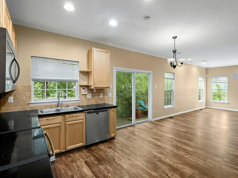 3510 King Edward Way — Photo 17
